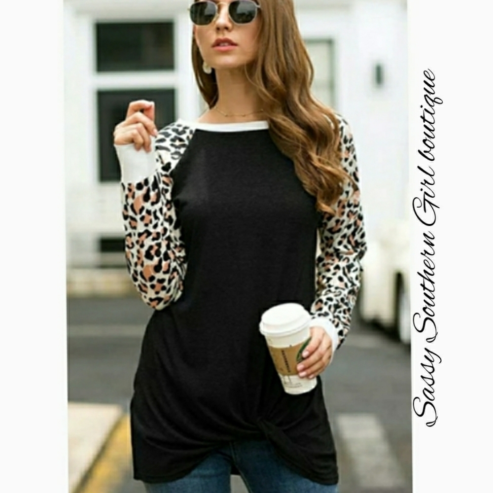 🆕⭐ Leopard print black twist front pullover